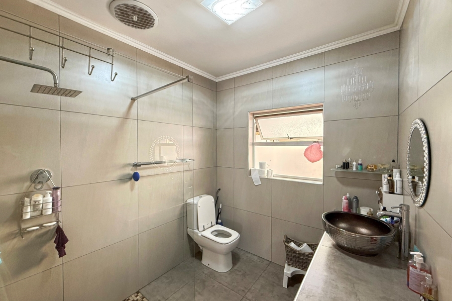 4 Bedroom Property for Sale in Monte Vista Western Cape